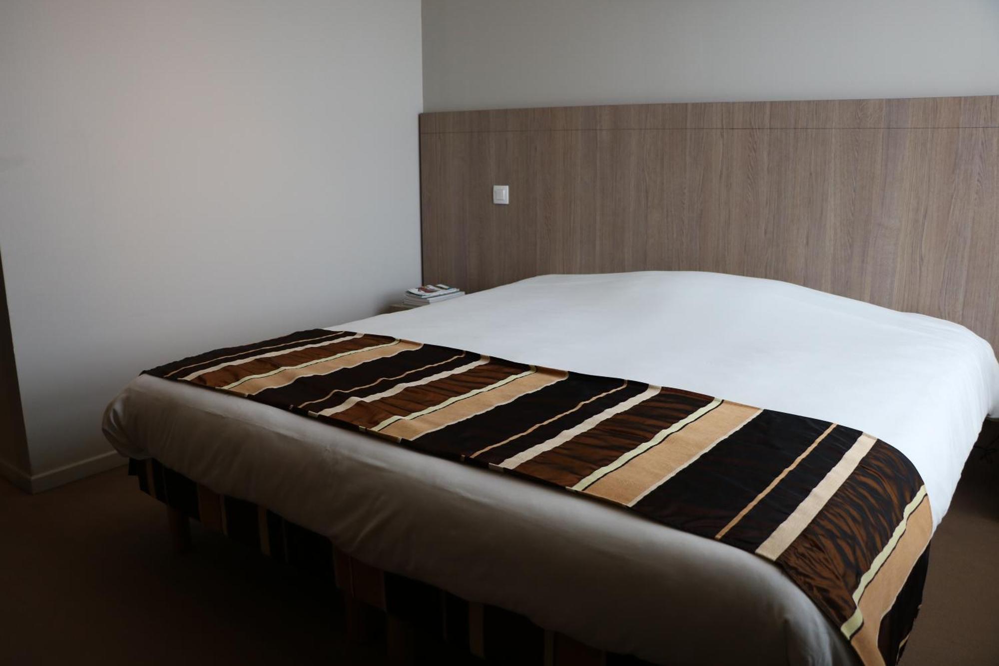 L'Auberge Du Rhone Chavanoz Екстериор снимка