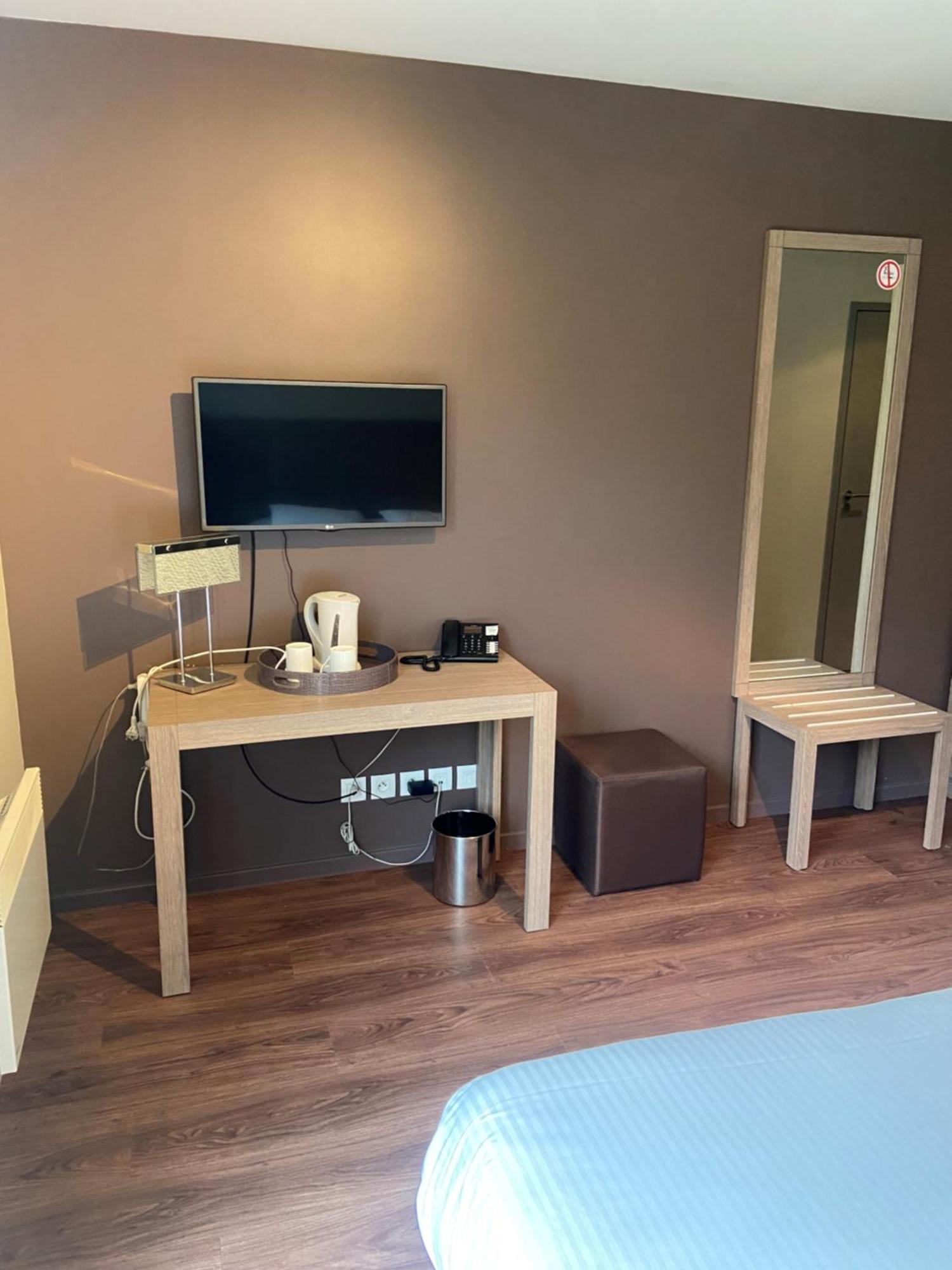 L'Auberge Du Rhone Chavanoz Екстериор снимка